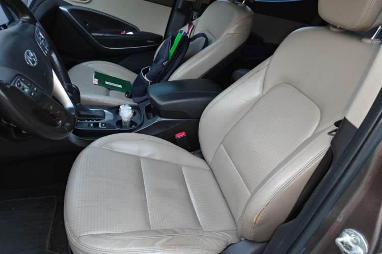 Used Hyundai Santa Fe 2013 2.4L Automatic Two-Wheel Drive Smart Version Left Front Seat