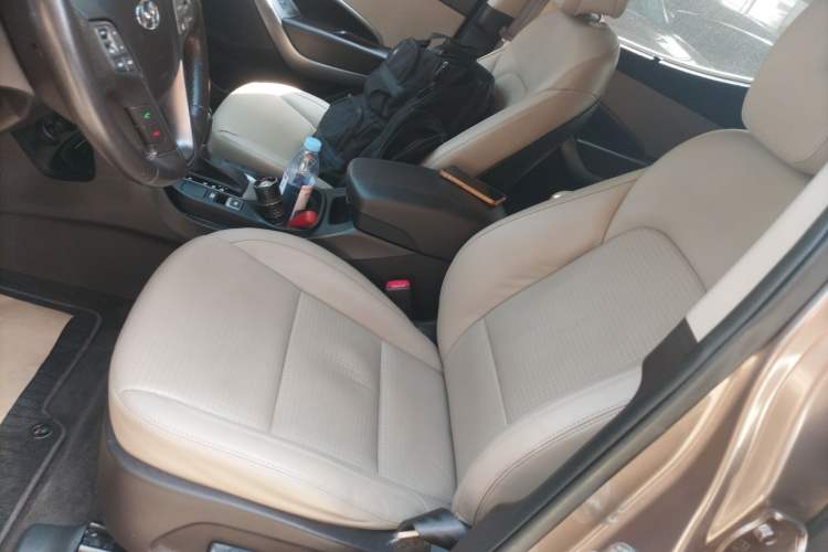 Used Hyundai Santa Fe 2013 2.4L Automatic Two-Wheel Drive Smart Version Left Front Seat
