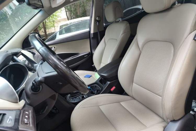 Used Hyundai Santa Fe 2013 2.4L Automatic Two-Wheel Drive Smart Version Left Front Seat
