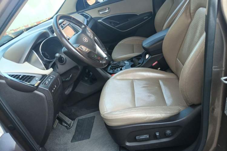 Used Hyundai Santa Fe 2013 2.0T Automatic All-Wheel Drive Top Trim Left Front Seat