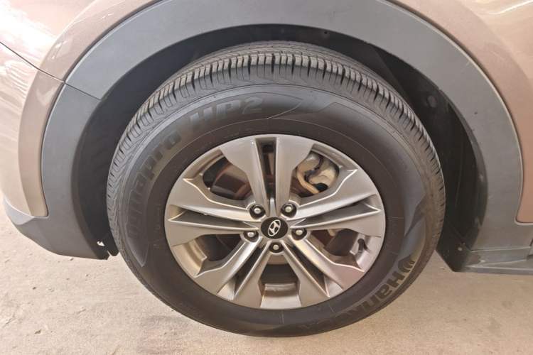 Used Hyundai Santa Fe 2013 Revised Version 2.4L Automatic All-Wheel Drive Smart Type Left Front Wheel Hub