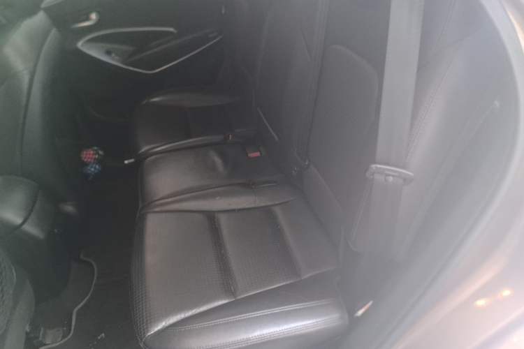 Used Hyundai Santa Fe 2013 2.4L Automatic Two-Wheel Drive Smart Version Left Rear Seat