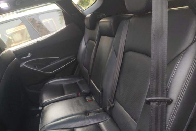 Used Hyundai Santa Fe 2013 2.4L Automatic Two-Wheel Drive Smart Version Left Rear Seat