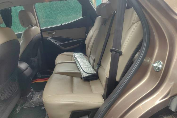 Used Hyundai Santa Fe 2013 2.4L Automatic Two-Wheel Drive Smart Version Left Rear Seat