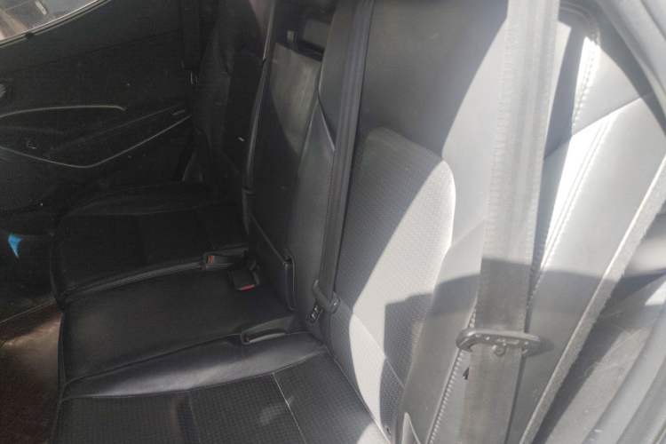 Used Hyundai Santa Fe 2013 2.4L Automatic Two-Wheel Drive Smart Version Left Rear Seat