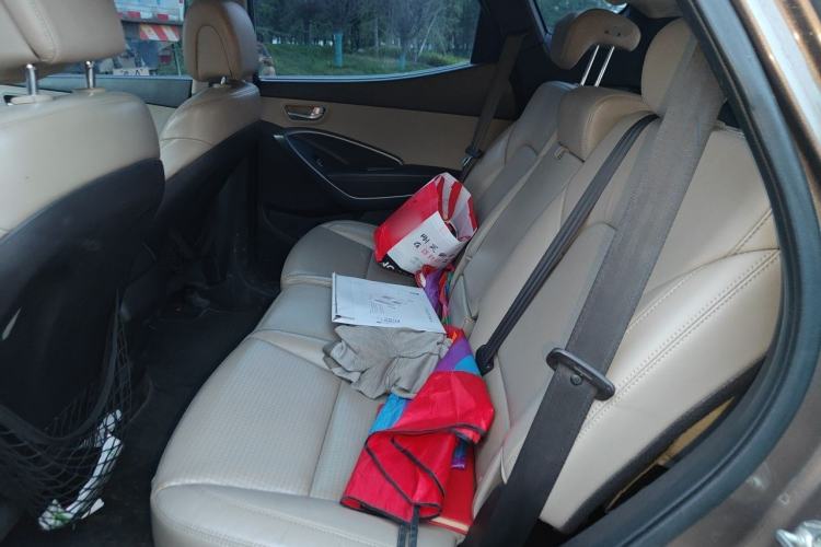 Used Hyundai Santa Fe 2013 2.4L Automatic Two-Wheel Drive Smart Version Left Rear Seat