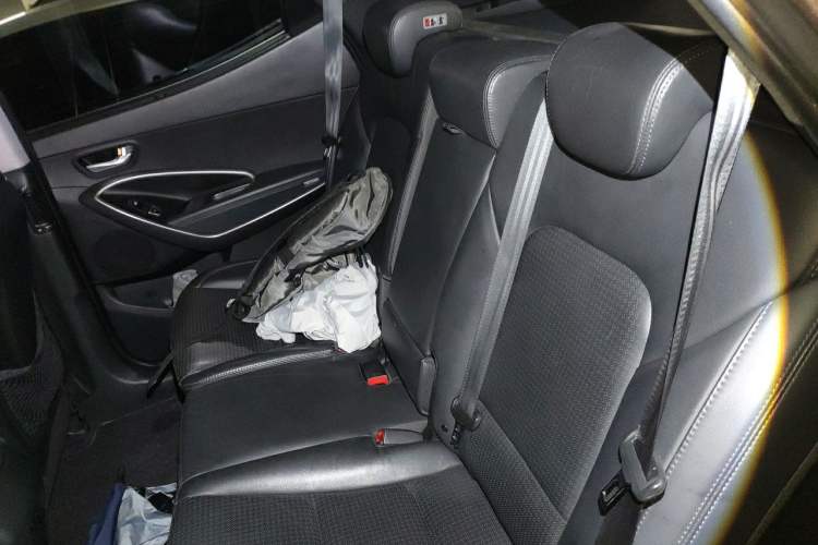 Used Hyundai Santa Fe 2013 Revised Version 2.0T Automatic All-Wheel Drive Top-Tier Trim Left Rear Seat