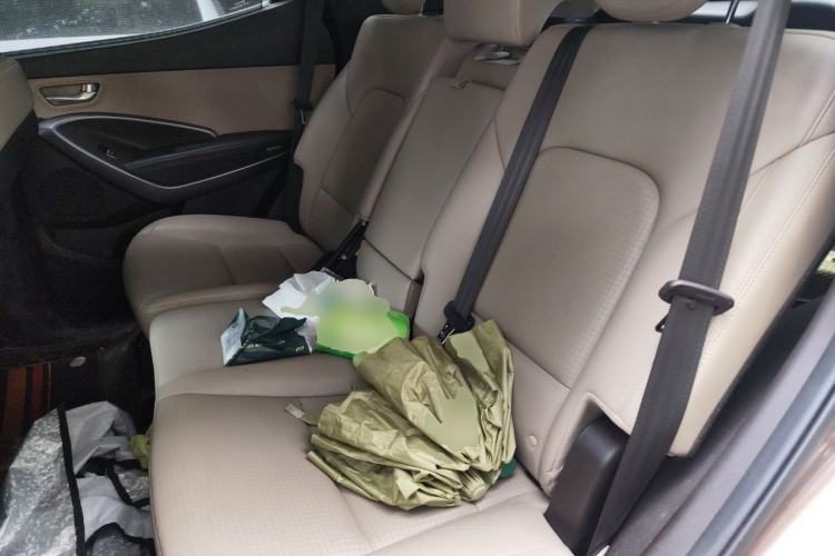 Used Hyundai Santa Fe 2013 2.4L Automatic Two-Wheel Drive Smart Version Left Rear Seat