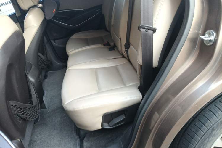 Used Hyundai Santa Fe 2013 2.0T Automatic All-Wheel Drive Top Trim Left Rear Seat