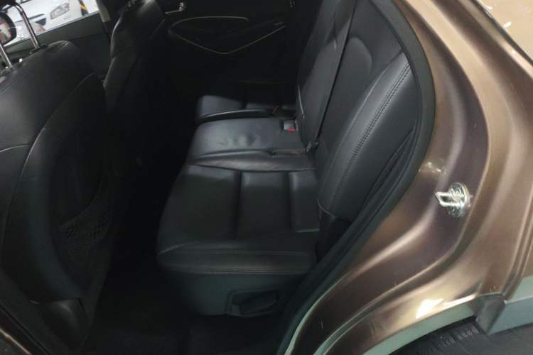 Used Hyundai Santa Fe 2013 2.4L Automatic Two-Wheel Drive Smart Version Left Rear Seat
