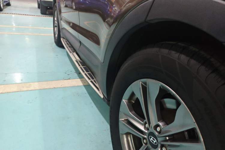 Used Hyundai Santa Fe 2013 2.4L Automatic Two-Wheel Drive Smart Version Left Side Sill