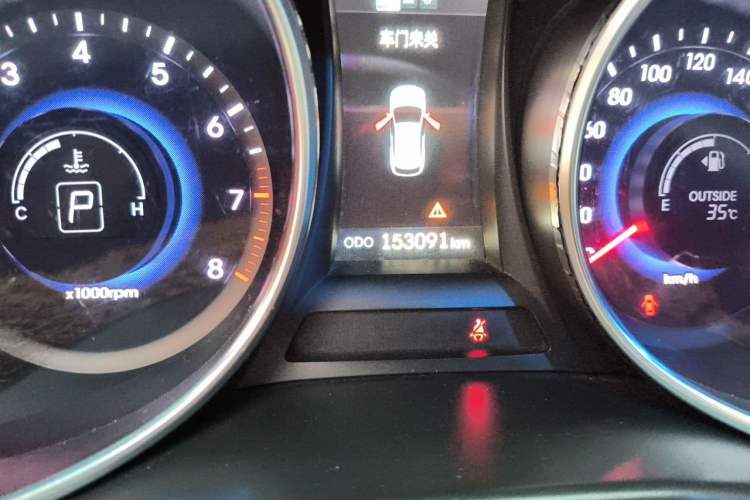 Used Hyundai Santa Fe 2013 2.0T Automatic All-Wheel Drive Prestige Version Odometer Close Up