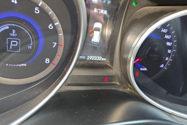 Used Hyundai Santa Fe 2013 2.4L Automatic 4x4 Comfort Edition Odometer Close Up