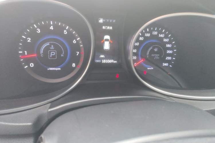 Used Hyundai Santa Fe 2013 2.0T Automatic All-Wheel Drive Top Trim Odometer Close Up