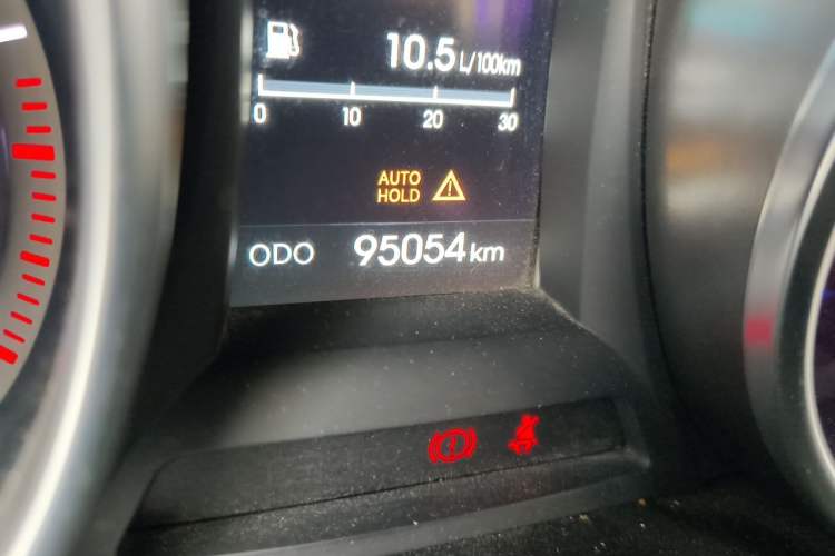 Used Hyundai Santa Fe 2013 2.4L Automatic Two-Wheel Drive Smart Version Odometer Close Up