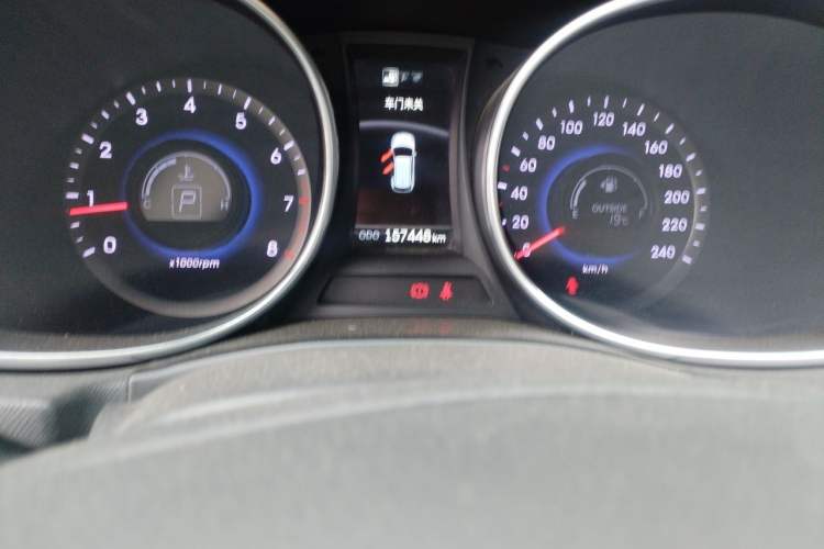 Used Hyundai Santa Fe 2013 2.4L Automatic 2WD Comfort Edition Odometer Close Up