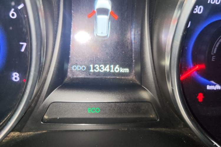 Used Hyundai Santa Fe 2013 2.4L Automatic Two-Wheel Drive Smart Version Odometer Close Up
