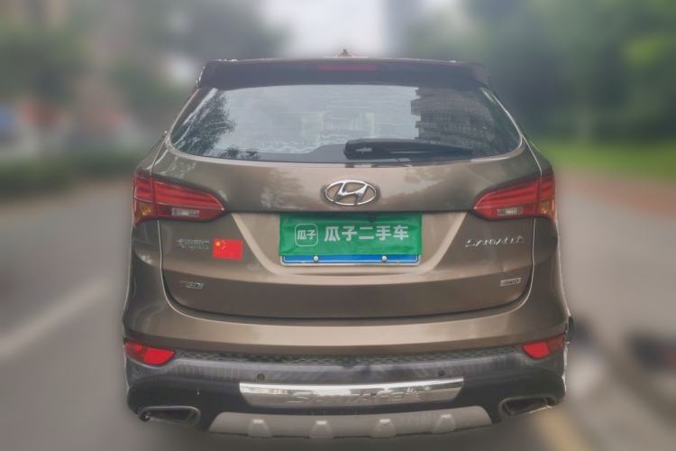 Used Hyundai Santa Fe 2013 2.0T Automatic All-Wheel Drive Top Trim Rear