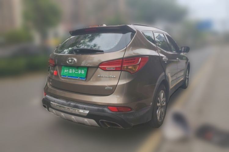 Used Hyundai Santa Fe 2013 2.0T Automatic All-Wheel Drive Top Trim Rear Right 45 Deg