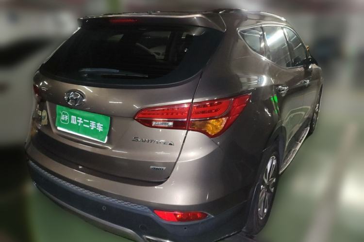 Used Hyundai Santa Fe 2013 Revised Version 2.0T Automatic All-Wheel Drive Top-Tier Trim Rear Right 45 Deg