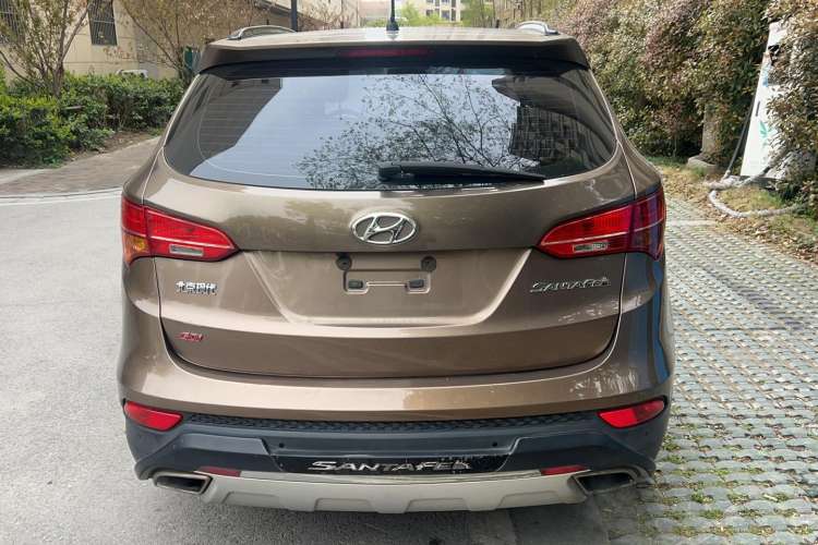 Used Hyundai Santa Fe 2013 2.4L Automatic Two-Wheel Drive Smart Version Rear