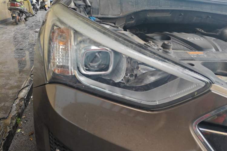 Used Hyundai Santa Fe 2013 2.4L Automatic Two-Wheel Drive Smart Version Right Front Headlight