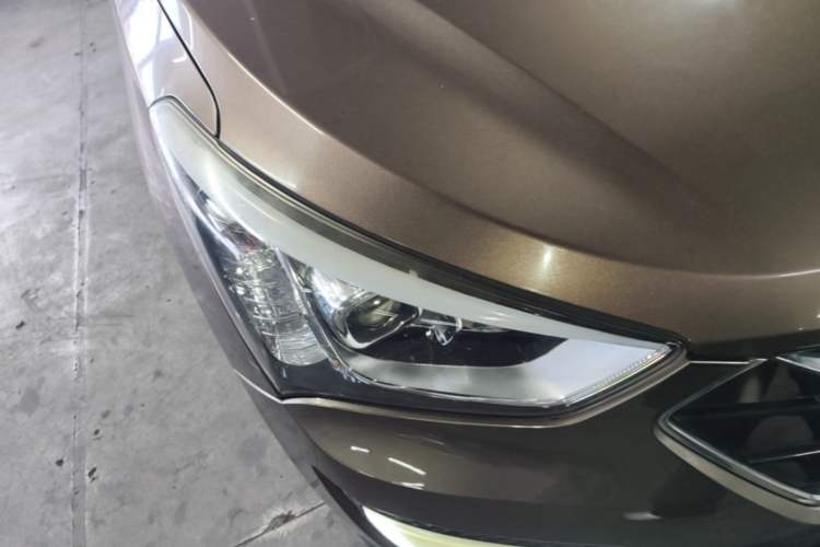 Used Hyundai Santa Fe 2013 2.4L Automatic Two-Wheel Drive Smart Version Right Front Headlight