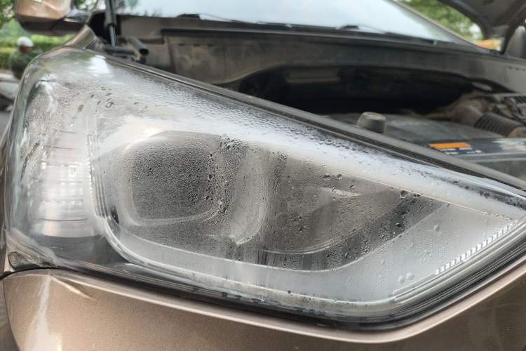 Used Hyundai Santa Fe 2013 2.4L Automatic Two-Wheel Drive Smart Version Right Front Headlight