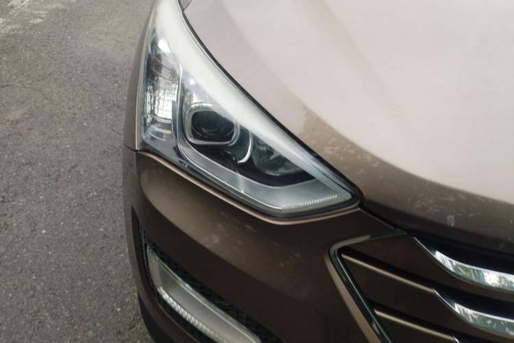 Used Hyundai Santa Fe 2013 2.4L Automatic 2WD Comfort Edition Right Front Headlight