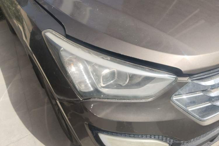 Used Hyundai Santa Fe 2013 2.4L Automatic Two-Wheel Drive Smart Version Right Front Headlight