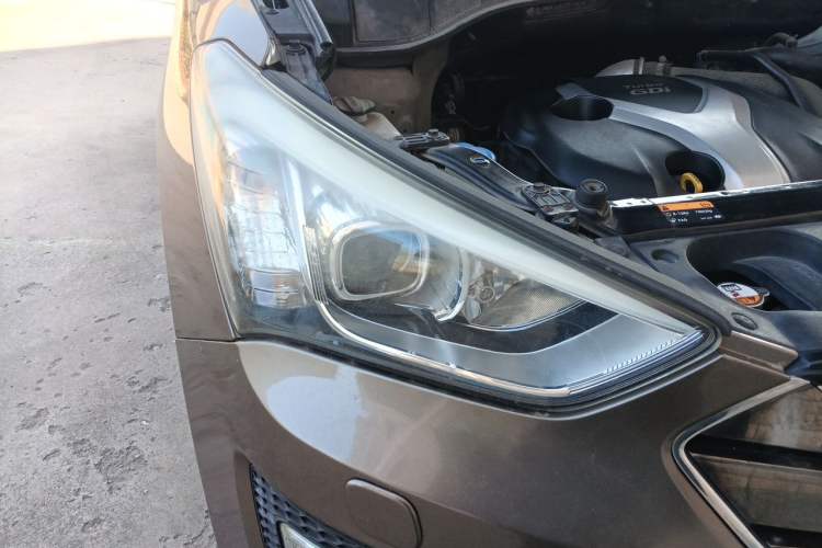 Used Hyundai Santa Fe 2013 2.0T Automatic All-Wheel Drive Top Trim Right Front Headlight