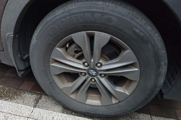 Used Hyundai Santa Fe 2013 Revised Version 2.4L Automatic All-Wheel Drive Smart Type Right Front Wheel Hub