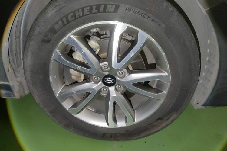 Used Hyundai Santa Fe 2013 Revised Version 2.0T Automatic All-Wheel Drive Top-Tier Trim Right Front Wheel Hub