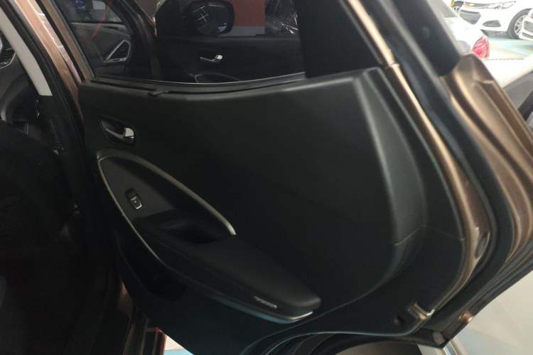 Used Hyundai Santa Fe 2013 2.4L Automatic Two-Wheel Drive Smart Version Right Rear Door Interior