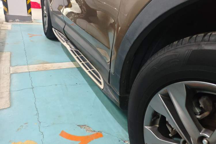 Used Hyundai Santa Fe 2013 2.4L Automatic Two-Wheel Drive Smart Version Right Side Sill