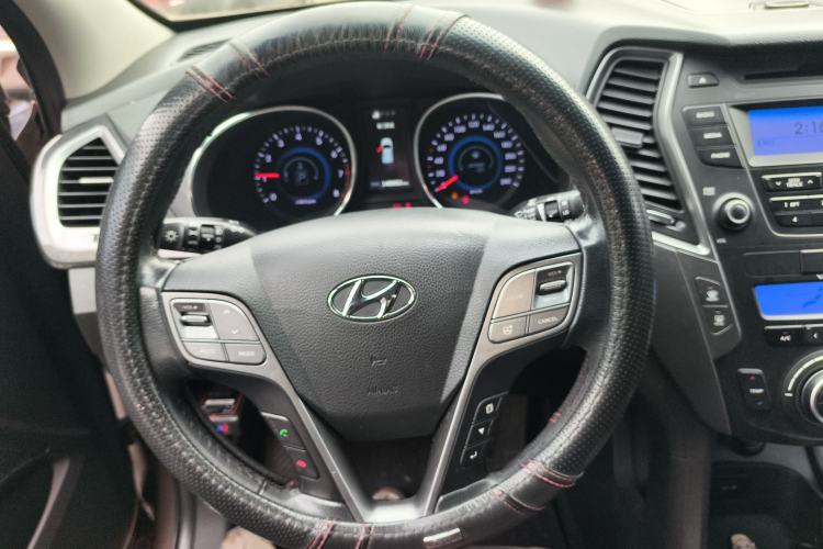 Used Hyundai Santa Fe 2013 2.4L Automatic Two-Wheel Drive Smart Version Steering Wheel