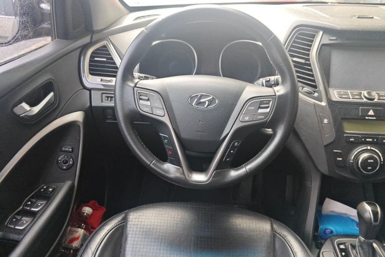 Used Hyundai Santa Fe 2013 2.4L Automatic Two-Wheel Drive Smart Version Steering Wheel