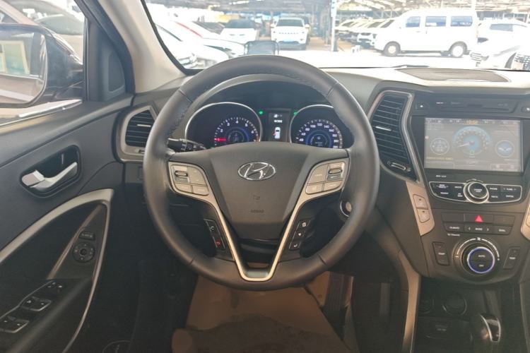 Used Hyundai Santa Fe 2013 Revised Version 2.4L Automatic All-Wheel Drive Smart Type Steering Wheel