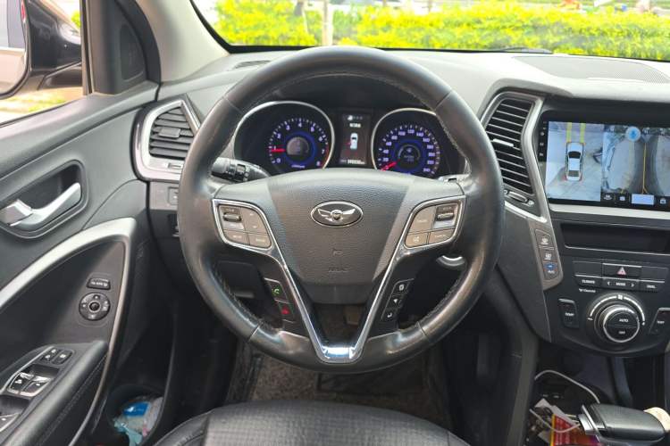 Used Hyundai Santa Fe 2013 2.4L Automatic 4x4 Comfort Edition Steering Wheel