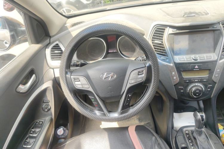 Used Hyundai Santa Fe 2013 2.4L Automatic Two-Wheel Drive Smart Version Steering Wheel
