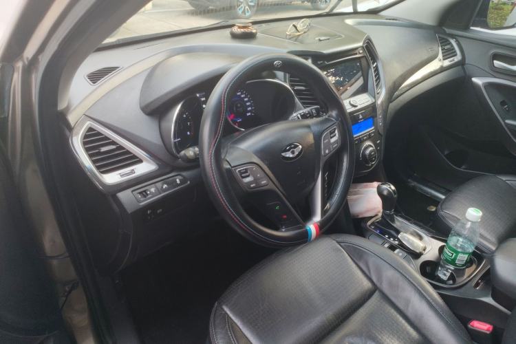Used Hyundai Santa Fe 2013 2.4L Automatic Two-Wheel Drive Smart Version Steering Wheel