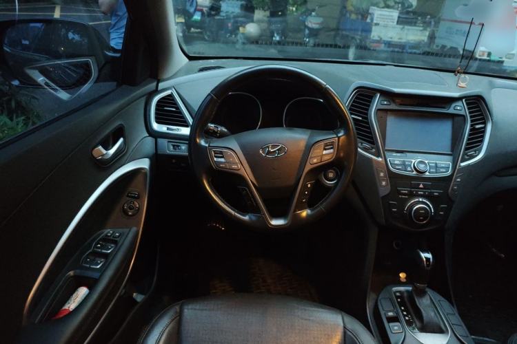 Used Hyundai Santa Fe 2013 Revised Version 2.4L Automatic All-Wheel Drive Smart Type Steering Wheel