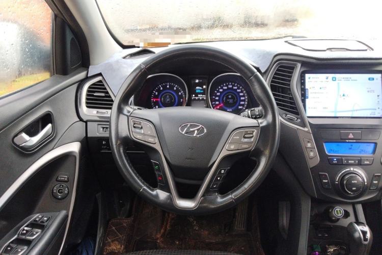 Used Hyundai Santa Fe 2013 2.4L Automatic Two-Wheel Drive Smart Version Steering Wheel