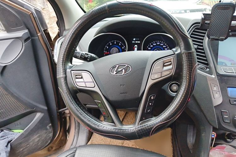 Used Hyundai Santa Fe 2013 2.4L Automatic Two-Wheel Drive Smart Version Steering Wheel