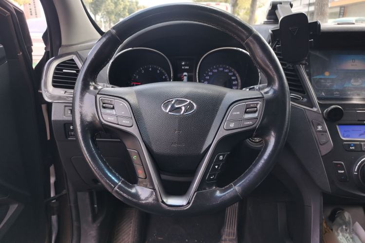 Used Hyundai Santa Fe 2013 2.4L Automatic Two-Wheel Drive Smart Version Steering Wheel