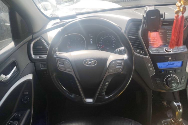 Used Hyundai Santa Fe 2013 2.4L Automatic Two-Wheel Drive Smart Version Steering Wheel