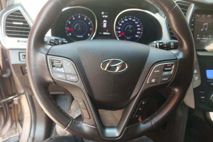 Used Hyundai Santa Fe 2013 2.4L Automatic Two-Wheel Drive Smart Version Steering Wheel