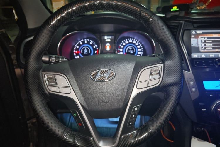 Used Hyundai Santa Fe 2013 2.4L Automatic Two-Wheel Drive Smart Version Steering Wheel