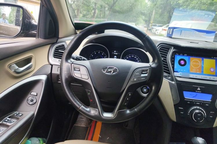 Used Hyundai Santa Fe 2013 2.4L Automatic Two-Wheel Drive Smart Version Steering Wheel