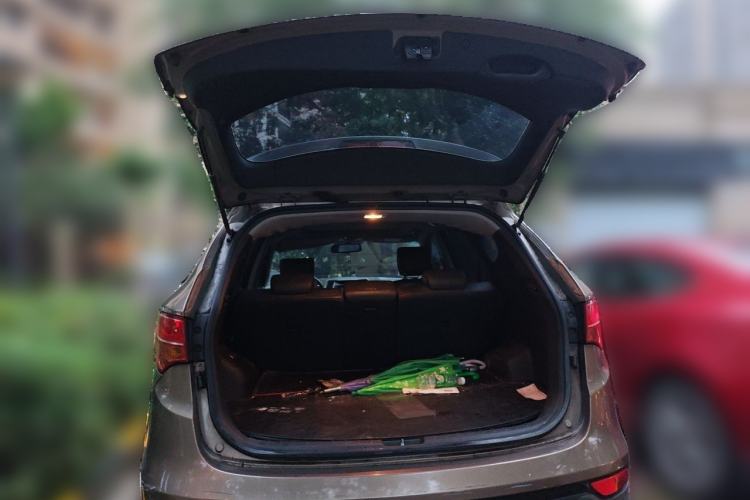 Used Hyundai Santa Fe 2013 Revised Version 2.4L Automatic All-Wheel Drive Smart Type Trunk